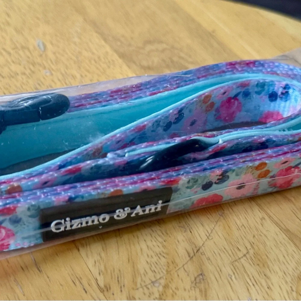 Medium Floral Pattern Dog Leash - Blue & Pink
